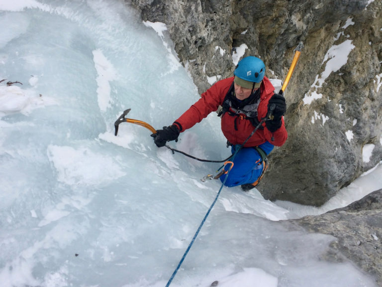 Ice climbing course including anchor building and steep ice